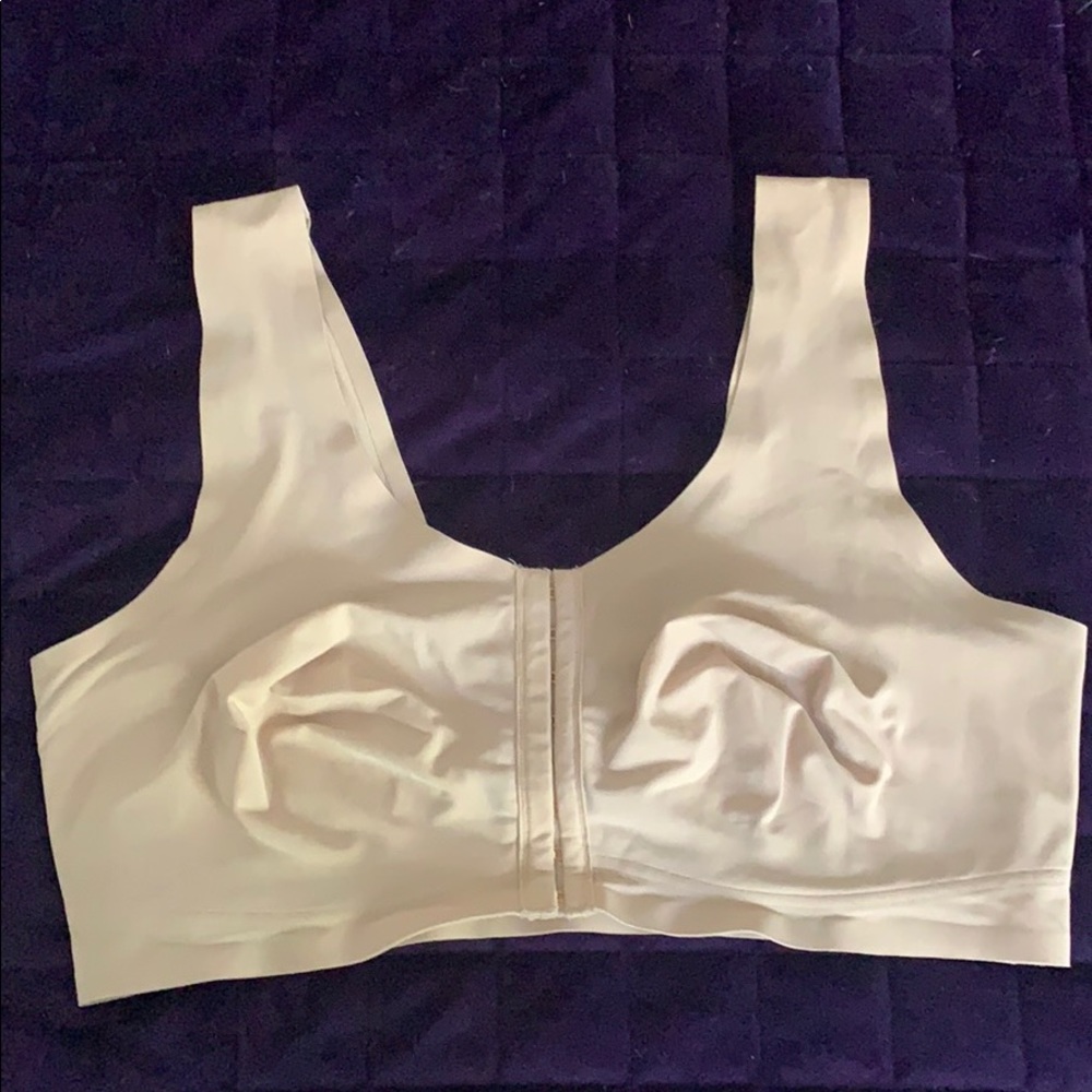 True & Co Seamless front hook bra